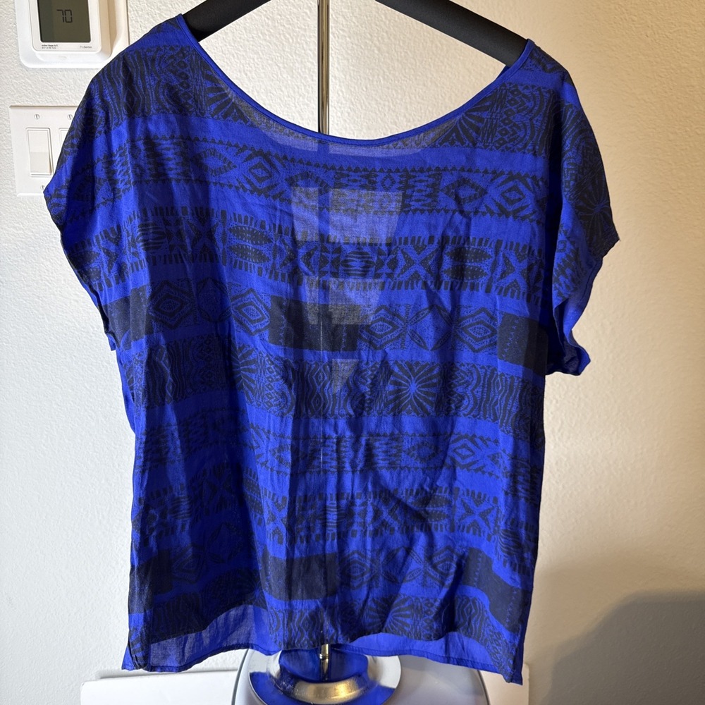 5th Culture Women's Royal Blue Aztec Print Top with Black Elastic‎ Detail Size L